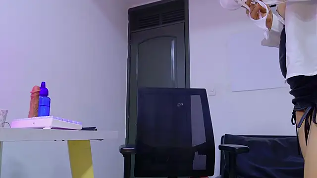 Snapshot of Adel_Nesbiit chatting on 02.27.25 Adel Nesbiit online show from 02.27.25