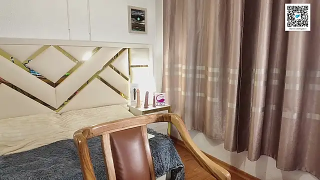 carolineamber  online show from 09.25.25