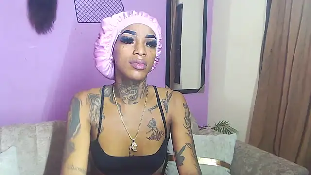 Snapshot of badgirls_cx chatting on 09.30.25 badgirls cx online show from 09.30.25