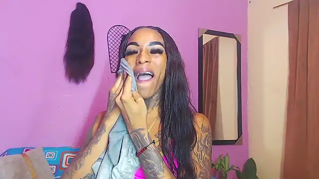 Snapshot of badgirls_cx chatting on 10.18.25 badgirls cx online show from 10.18.25