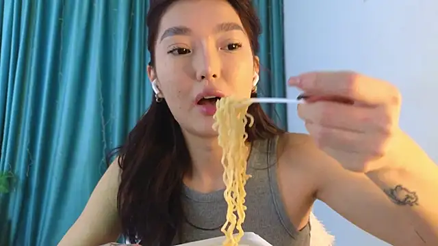 AudreyMell online show from 11.10.25