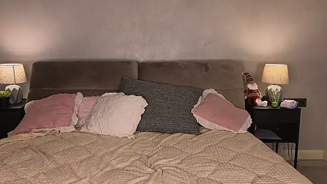 Snapshot of elfinvibes chatting on 01.14.25 elfinvibes online show from 01.14.25