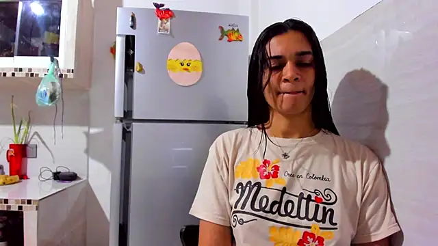 Snapshot of Biancasantillana chatting on 10.20.25 Biancasantillana online show from 10.20.25