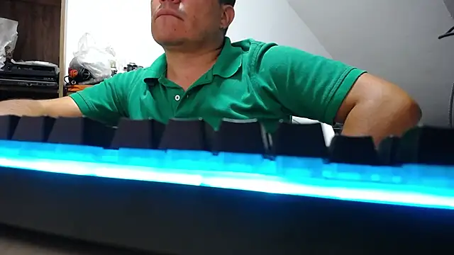 Jhonatan Morales S online show from 11.23.25