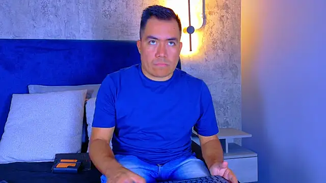 Jhonatan Morales S online show from 12.17.25