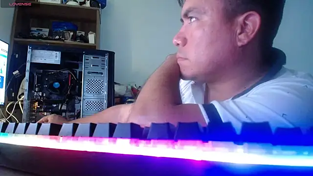 Snapshot of Jhonatan_Morales_S chatting on 07.23.26 Jhonatan Morales S online show from 07.23.26
