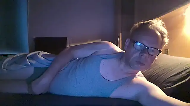 Snapshot of kinkyslet8 chatting on 09.10.25 kinkyslet8 online show from 09.10.25