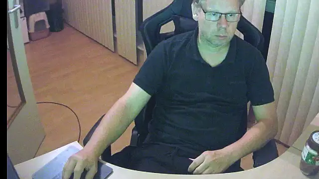 Snapshot of kinkyslet8 chatting on 09.18.25 kinkyslet8 online show from 09.18.25