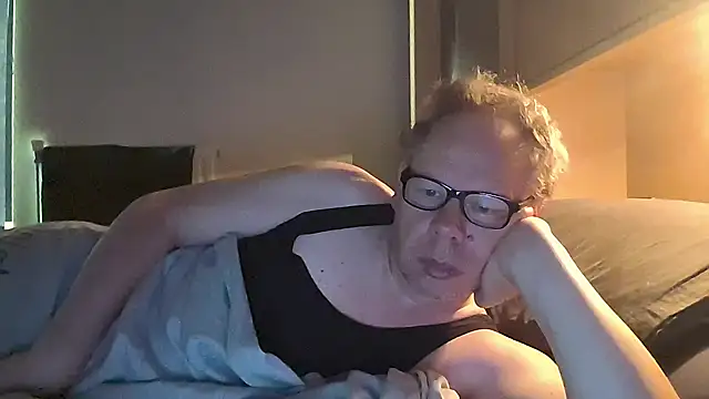 Snapshot of kinkyslet8 chatting on 09.22.25 kinkyslet8 online show from 09.22.25