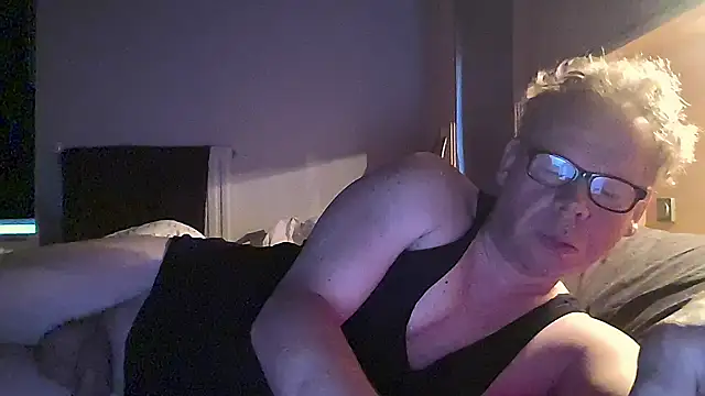 Snapshot of kinkyslet8 chatting on 10.13.25 kinkyslet8 online show from 10.13.25