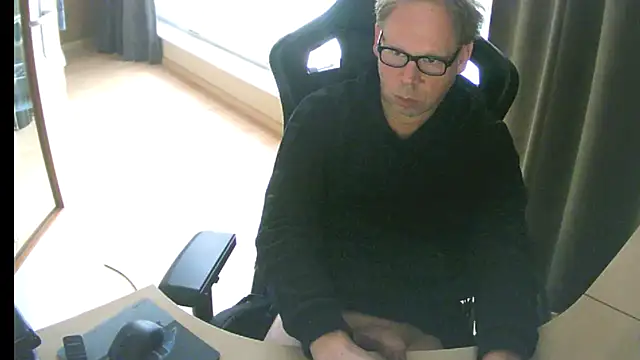 Snapshot of kinkyslet8 chatting on 10.15.25 kinkyslet8 online show from 10.15.25