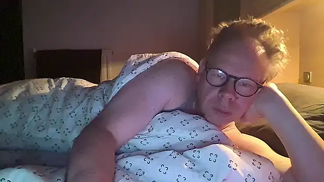 Snapshot of kinkyslet8 chatting on 12.01.25 kinkyslet8 online show from 12.01.25