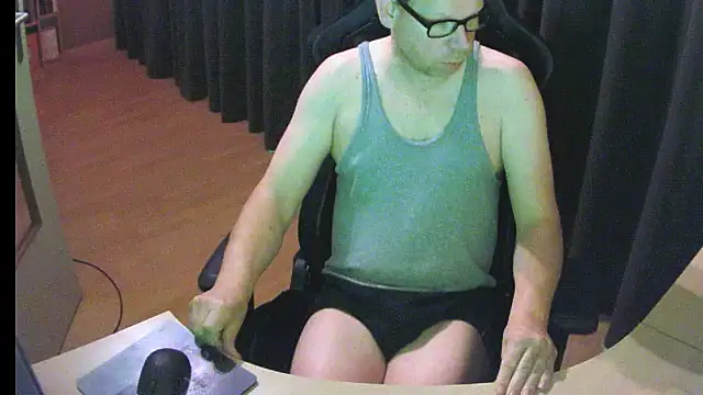 Snapshot of kinkyslet8 chatting on 12.04.25 kinkyslet8 online show from 12.04.25