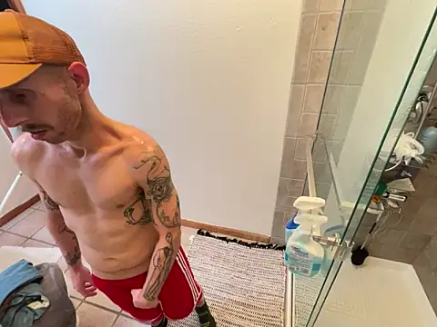 Snapshot of RuffClvb chatting on 02.10.25 RuffClvb online show from 02.10.25