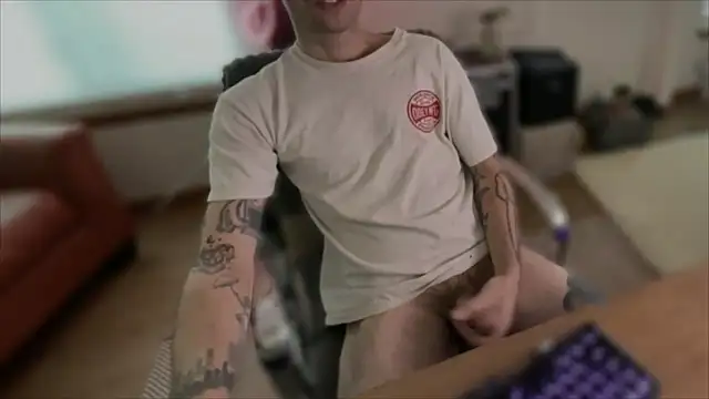 Snapshot of RuffClvb chatting on 10.12.25 RuffClvb online show from 10.12.25