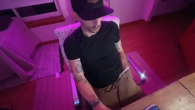 Snapshot of RuffClvb chatting on 12.23.25 RuffClvb online show from 12.23.25