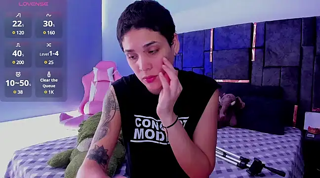 Charlee pink online show from 03.10.25