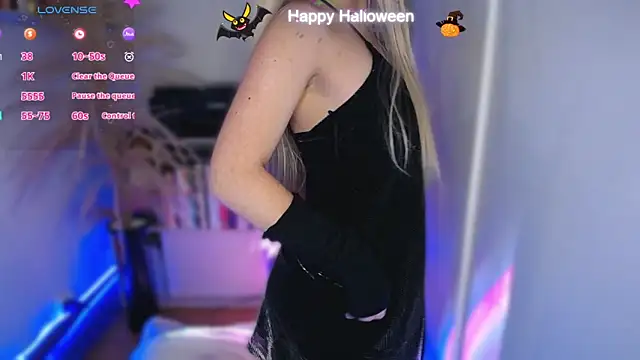 Snapshot of channel_blonde_a chatting on 10.31.25 channel blonde a online show from 10.31.25