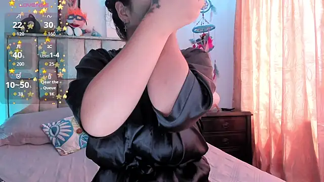 Snapshot of brianaGuzman chatting on 11.10.25 brianaGuzman online show from 11.10.25