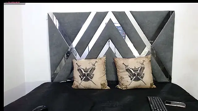 Snapshot of Lunawillis chatting on 01.25.25 Lunawillis online show from 01.25.25