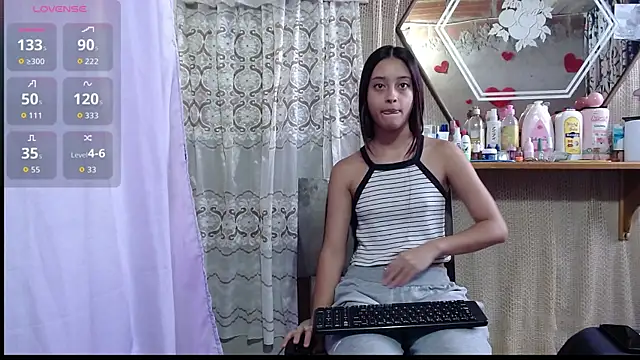 Snapshot of Lunawillis chatting on 09.30.25 Lunawillis online show from 09.30.25