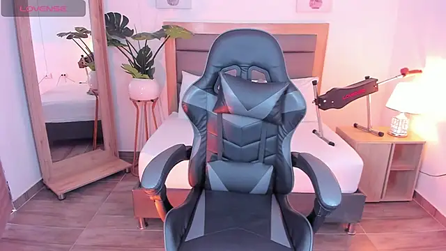 Snapshot of irantzu_hank chatting on 01.25.25 irantzu hank online show from 01.25.25