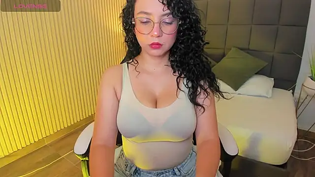 Snapshot of irantzu_hank chatting on 02.20.25 irantzu hank online show from 02.20.25