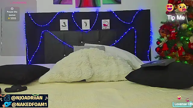 Snapshot of nakedfoam1 chatting on 12.08.24 nakedfoam1 online show from 12.08.24