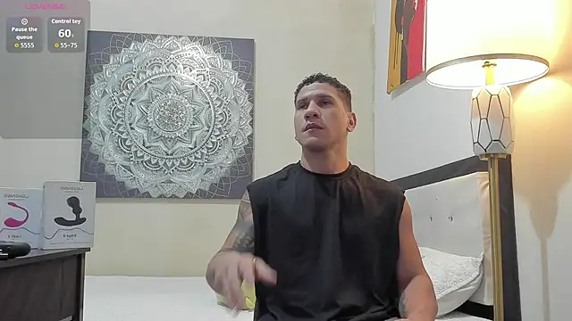 Snapshot of nakedfoam1 chatting on 11.05.25 nakedfoam1 online show from 11.05.25