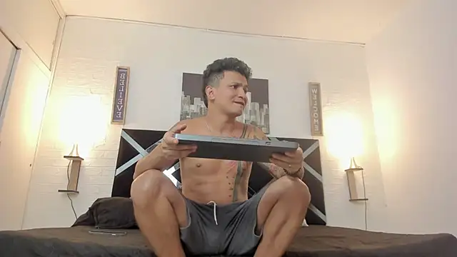 Snapshot of nakedfoam1 chatting on 11.26.25 nakedfoam1 online show from 11.26.25