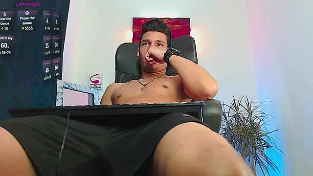 Snapshot of dirtyboy_23 chatting on 10.15.25 dirtyboy 23 online show from 10.15.25