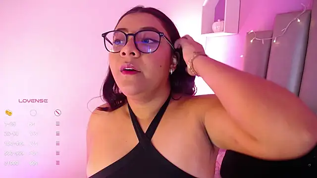 Snapshot of MeghanBurn chatting on 03.21.25 MeghanBurn online show from 03.21.25