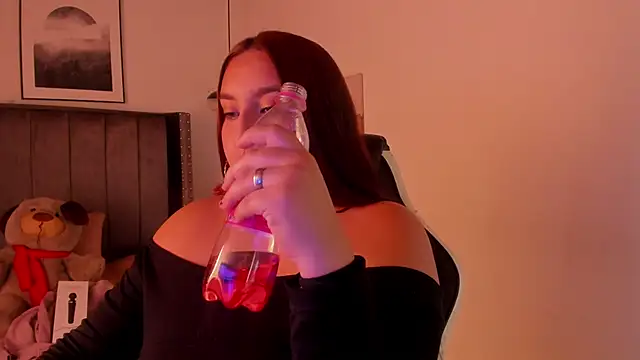 Alaia Cute online show from 12.19.24