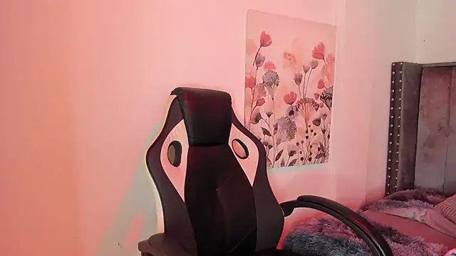 Snapshot of Alaia_Cute chatting on 12.05.25 Alaia Cute online show from 12.05.25