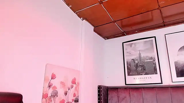 Snapshot of Alaia_Cute chatting on 01.10.26 Alaia Cute online show from 01.10.26