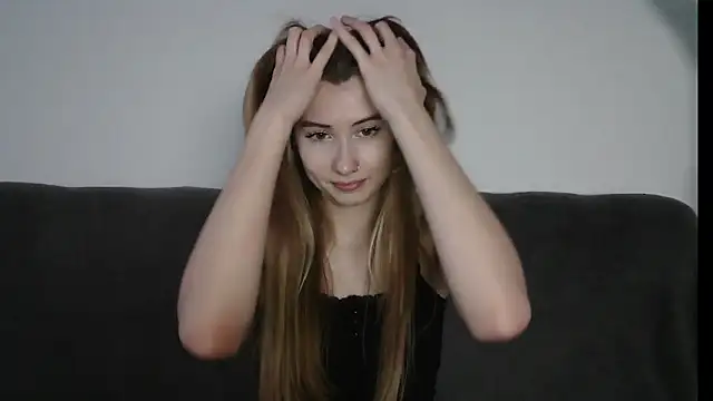 ErikaShyy online show from 12.26.24