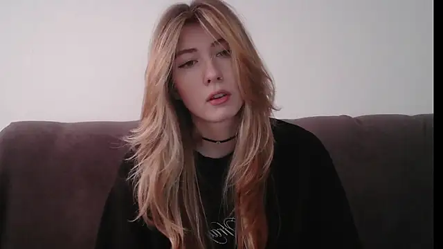 ErikaShyy online show from 01.30.25