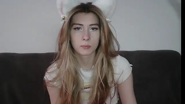 ErikaShyy online show from 01.31.25