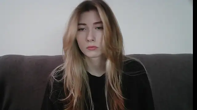 ErikaShyy online show from 02.11.25