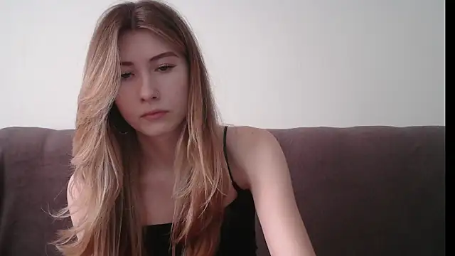 ErikaShyy online show from 02.13.25