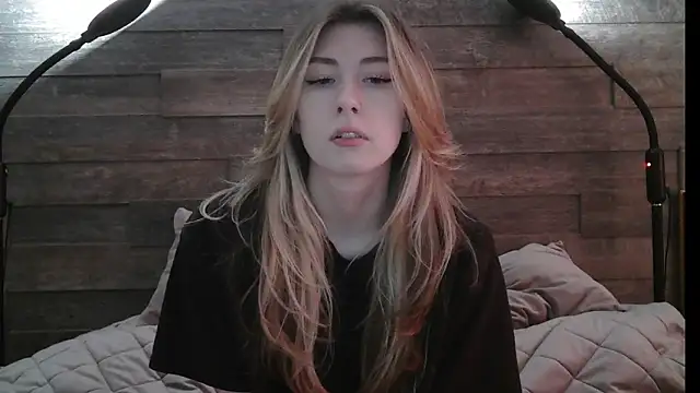 ErikaShyy online show from 02.20.25