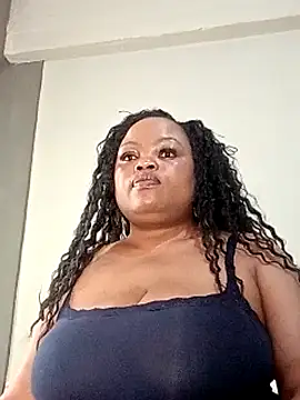 Snapshot of hugemelonsxxx chatting on 10.28.25 hugemelonsxxx online show from 10.28.25