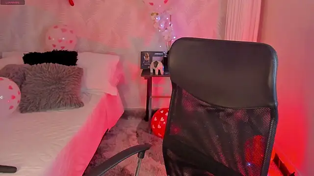 Snapshot of CyntiaAdams chatting on 02.14.25 CyntiaAdams online show from 02.14.25