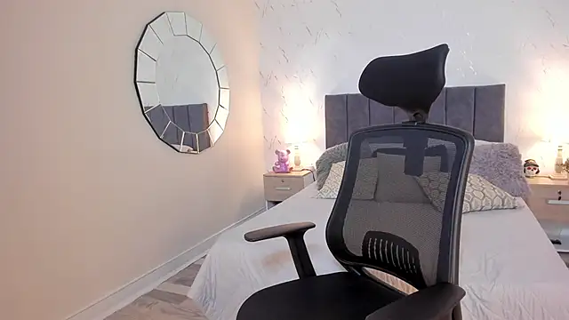 Snapshot of CyntiaAdams chatting on 09.13.25 CyntiaAdams online show from 09.13.25