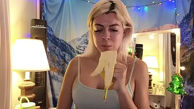 Snapshot of cunty_tranny_lydia chatting on 12.18.24 cunty tranny lydia online show from 12.18.24