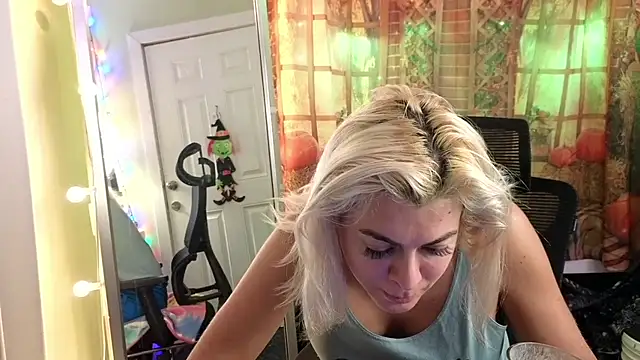 Snapshot of cunty_tranny_lydia chatting on 11.08.25 cunty tranny lydia online show from 11.08.25