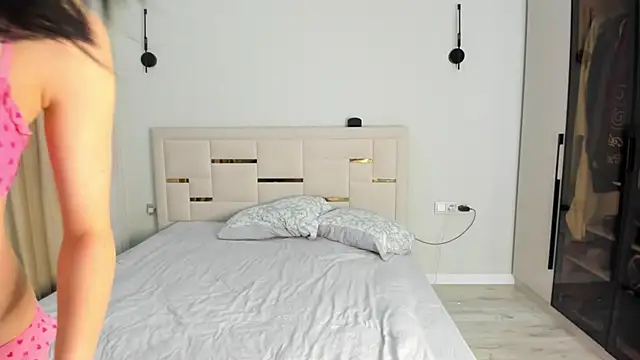 Lola Peach online show from 02.25.26