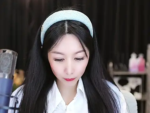 Nuyoah-77 online show from 01.23.25