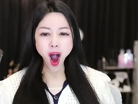 Nuyoah-77 online show from 02.18.25