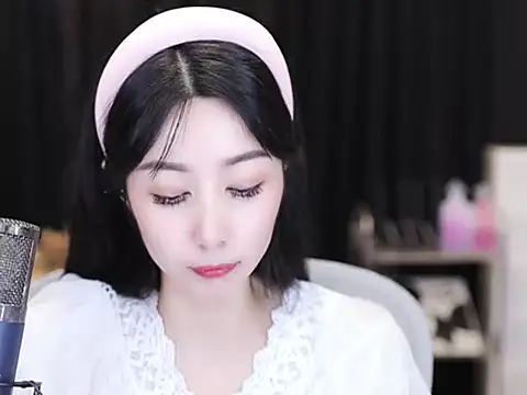 Nuyoah-77 online show from 09.11.25